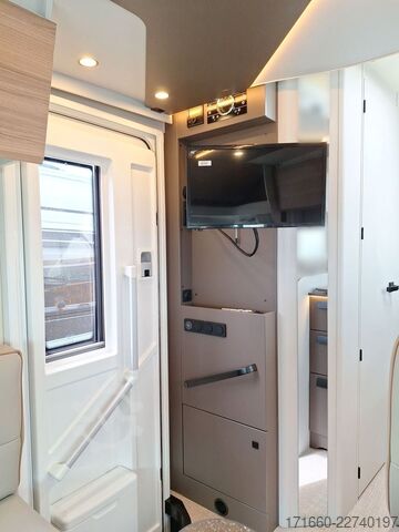 セミインテグレーテッドキャンピングカー BÜRSTNER B66 TD 690 *Hubbett*Lithium*TV/SAT