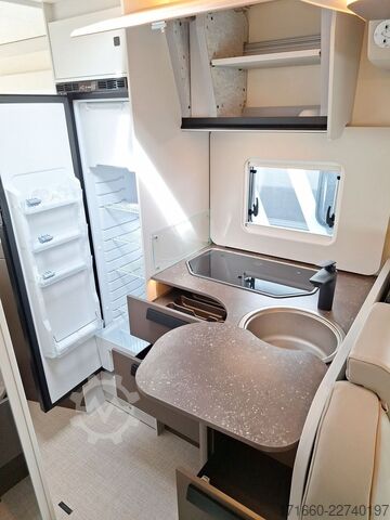 セミインテグレーテッドキャンピングカー BÜRSTNER B66 TD 690 *Hubbett*Lithium*TV/SAT