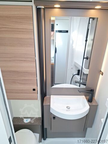 セミインテグレーテッドキャンピングカー BÜRSTNER B66 TD 690 *Hubbett*Lithium*TV/SAT