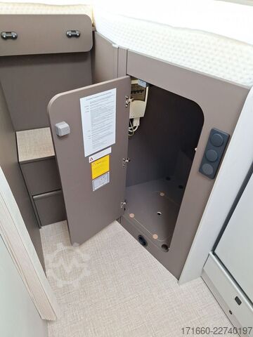 セミインテグレーテッドキャンピングカー BÜRSTNER B66 TD 690 *Hubbett*Lithium*TV/SAT