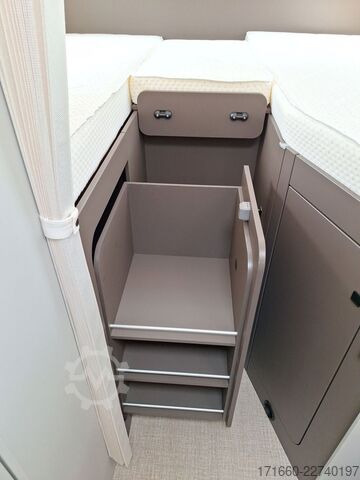 セミインテグレーテッドキャンピングカー BÜRSTNER B66 TD 690 *Hubbett*Lithium*TV/SAT