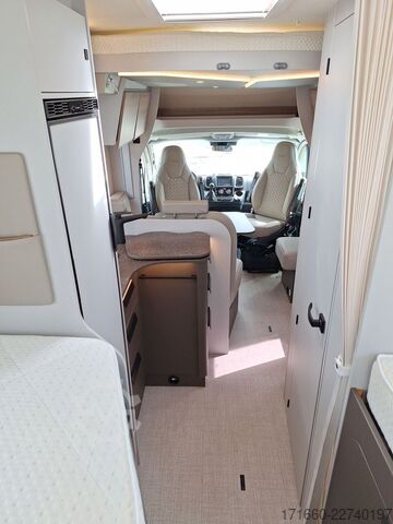 セミインテグレーテッドキャンピングカー BÜRSTNER B66 TD 690 *Hubbett*Lithium*TV/SAT