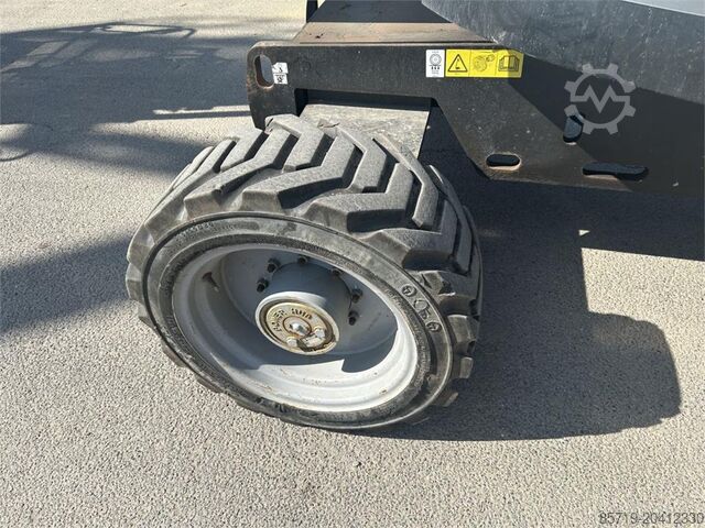 Kloubová teleskopická pracovní plošina Genie Z-45/25XC (3204)