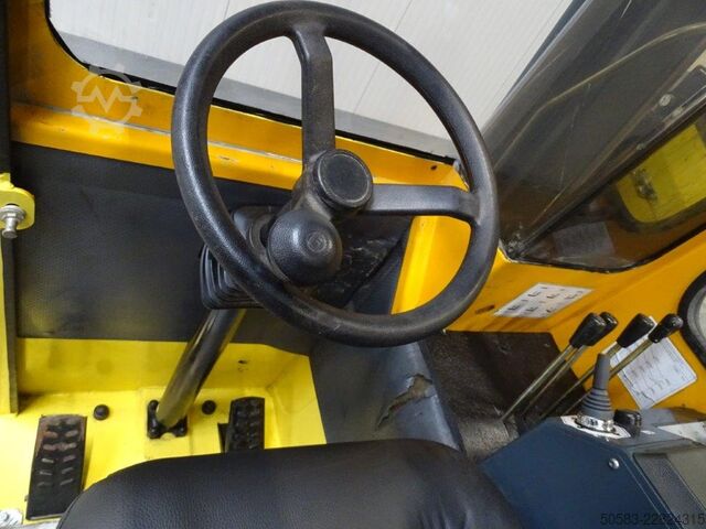 Sideloader empat arah Combilift C3000