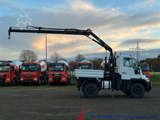 เครนติดตั้งบนรถบรรทุก Unimog U 300 4x4 Hiab Kran Fernbedienung Nur 78.144 Km