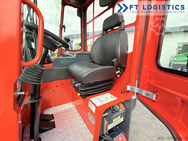 Carrello elevatore a 4 direzioni Combilift C3000ET TRIPLEX 5940 WIDE FORK POSITIONE