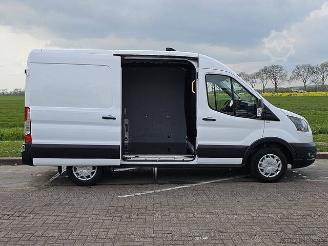 High-roof van FORD TRANSIT 2.0 L2H2 Euro6 Trekhaak!