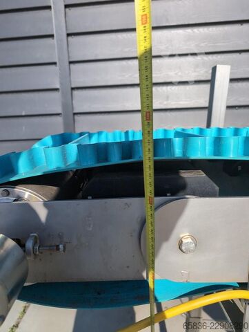 Stainless steel incline conveyor with wave-shaped side skirts STC 