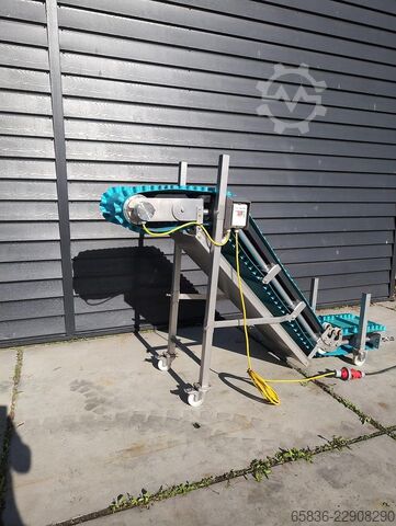 Stainless steel incline conveyor with wave-shaped side skirts STC 