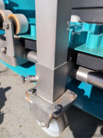 Stainless steel incline conveyor with wave-shaped side skirts STC 