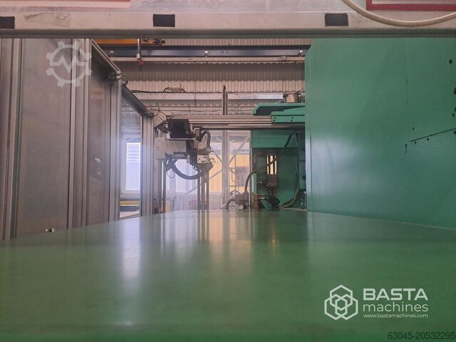 Arburg 630 S 2500 - 1300 з роботом Multilift H і B-Actise (2004 рік) Arburg 630 S 2500 - 1300 with robot Multilift H mit B-Actise