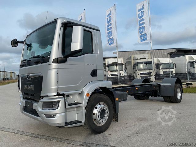 Grua montada em camião MAN TGM 18.250 4x2 LL/FG/RS 5.775 mm/NL 12,2 to/Neu