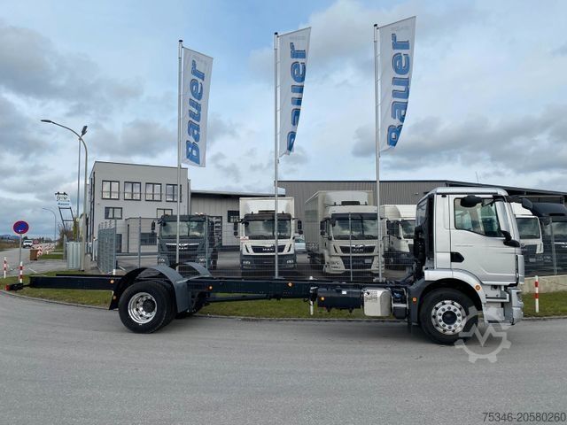 Sandučar kamion MAN TGM 18.250 4x2 LL/FG/RS 5.775 mm/NL 12,2 to/Neu