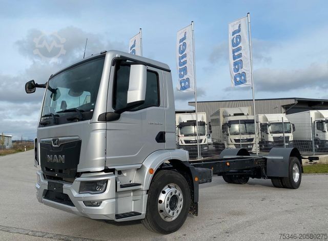 Grua montada em camião MAN TGM 18.250 4x2 LL/FG/RS 5.775 mm/NL 12,2 to/Neu