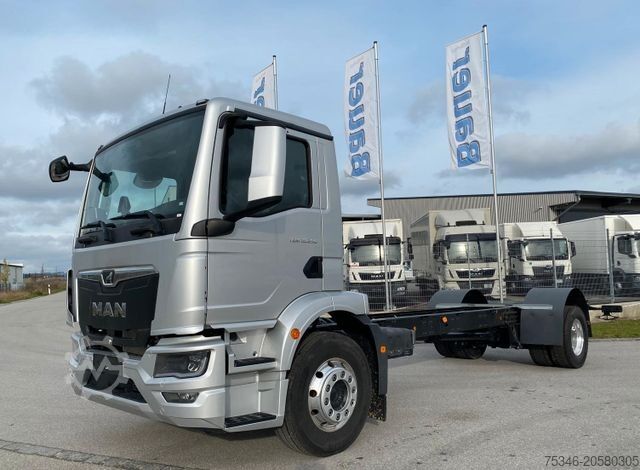 Skriňové nákladné vozidlo MAN TGM 18.250 4x2 LL/FG/RS 5.775 mm/NL 12,2 to/Neu