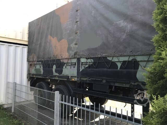 Przyczepa z płaską platformą i plandeką SCHMITZ 3Achser Bundeswehr mit HU+SP TOP Zustand