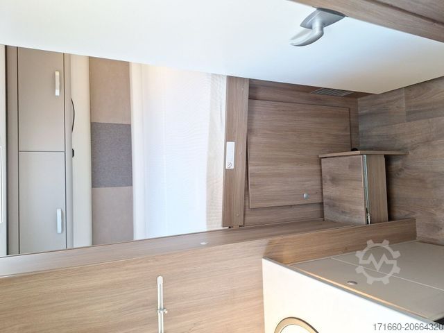 Alkovinis kemperis CARADO pro A 132 AUTOMATIK, NAVI+RFK, SAT+TV