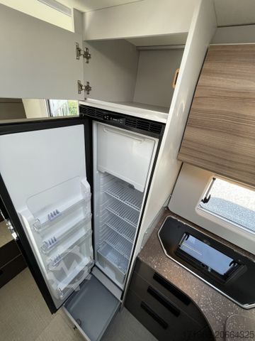 Pusiau integruotas kemperis BÜRSTNER B66 TD 690 ** Sondermodell B66 **