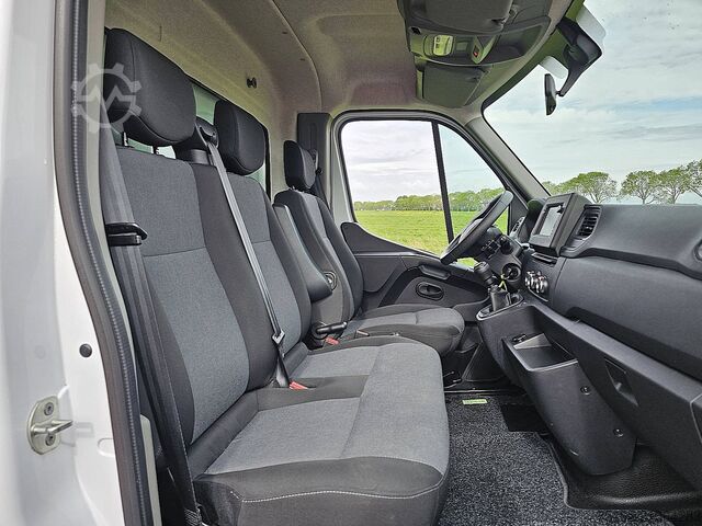Kofer RENAULT MASTER 2.3 Bakwagen Laadklep!