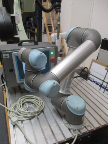 Robô industrial Universal Robots UR5 (4487 Betriebsstunden)