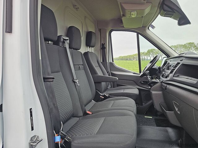 High-roof van FORD TRANSIT 2.0 L2H2 Euro6 Trekhaak!