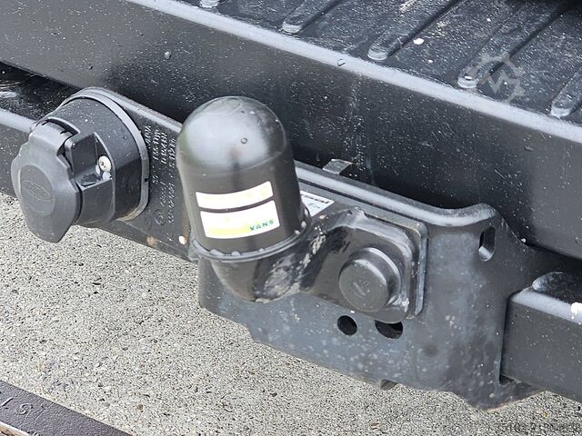 High-roof van FORD TRANSIT 2.0 L2H2 Euro6 Trekhaak!
