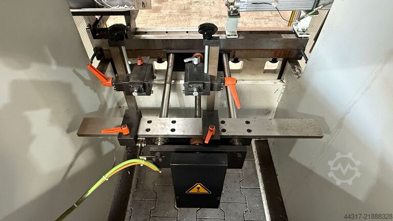 прес для згинання з матрицею Borschert Profi 28 CNC
