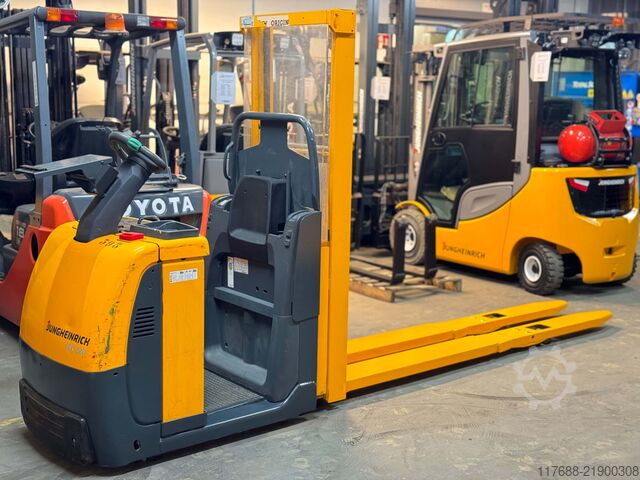 Vízszintes komissiózó Jungheinrich ECD 220 - Service Neu - Batterie 80% - 2.450mm Gabeln