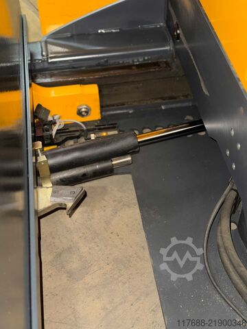 Reach truck Jungheinrich ETV 320 - Service Neu - Batterie 80% - 11.51M Hub - 2t