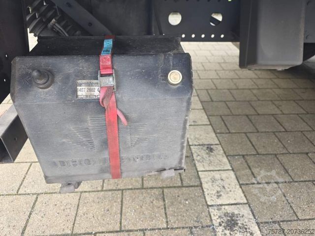 Vrachtwagen met bakwagen MERCEDES-BENZ 816 Koffer, Ladebordwand, viel in 2025 repariert