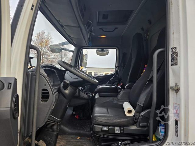 Vrachtwagen met bakwagen MERCEDES-BENZ 816 Koffer, Ladebordwand, viel in 2025 repariert