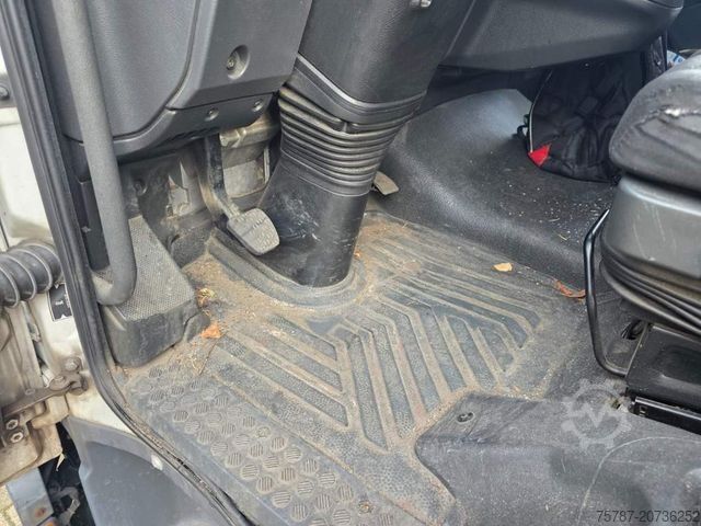 Vrachtwagen met bakwagen MERCEDES-BENZ 816 Koffer, Ladebordwand, viel in 2025 repariert