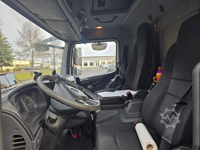 Vrachtwagen met bakwagen MERCEDES-BENZ 816 Koffer, Ladebordwand, viel in 2025 repariert