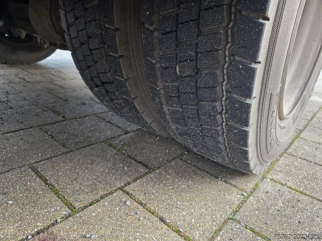 Vrachtwagen met bakwagen MERCEDES-BENZ 816 Koffer, Ladebordwand, viel in 2025 repariert