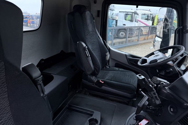 Standarta vilcējs Mercedes-Benz Antos 1851 4x2 Retarder / Swiss-Vehicle