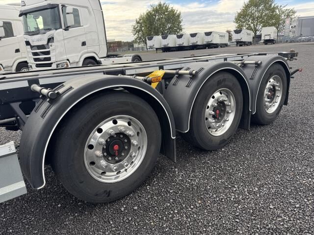 Keitimo kėbulo puspriekabė D-Tec Flexitrailer VCC-01 Lift Mittelauschub Alcoa LED