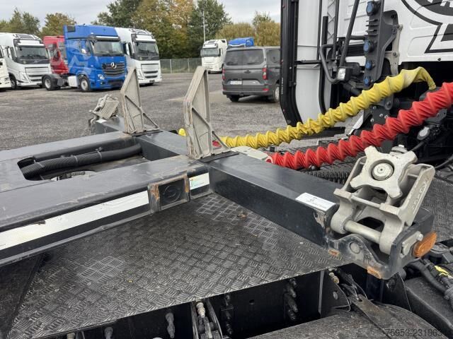 Keitimo kėbulo puspriekabė D-Tec Flexitrailer VCC-01 Lift Mittelauschub Alcoa LED