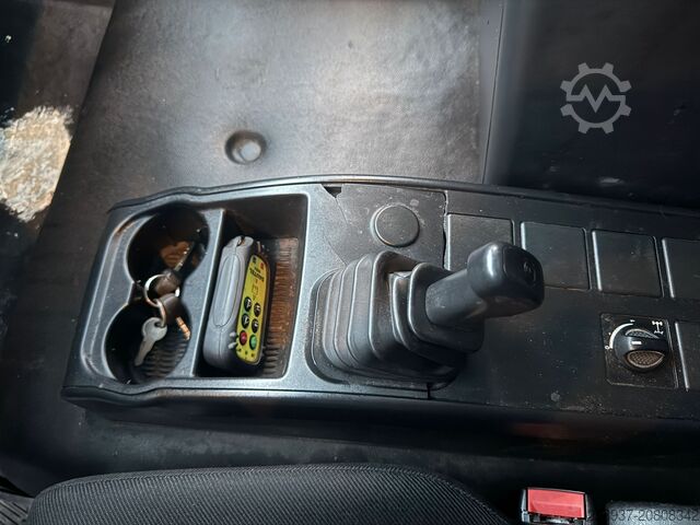 вантажівка з платформою і тентом IVECO ML 140 E 25 P