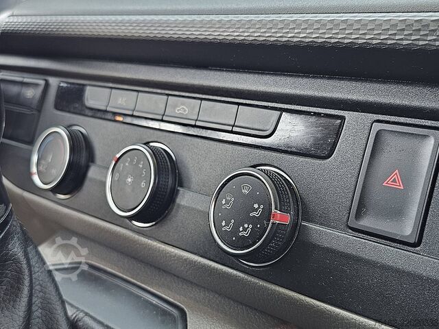 Camioneta familiar de techo alto VOLKSWAGEN TRANSPORTER 2.0 TDI L1H1 150Pk NAP Euro6