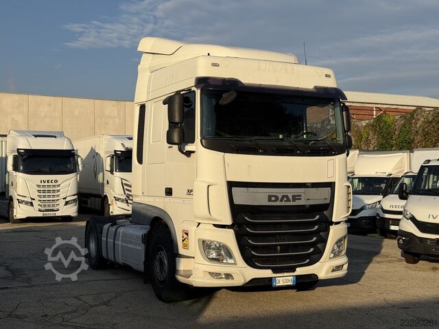 Standardni traktor jedinica DAF XF 106.460
