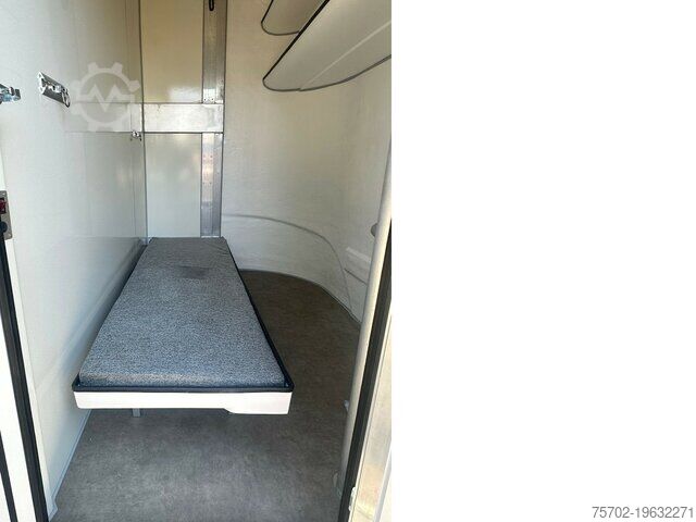 Remorcă pentru transport animale  Steinsberger Anka 2 Pferdeanhänger mit Bett