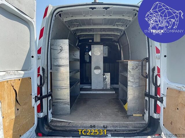 Ngritja Renault Master