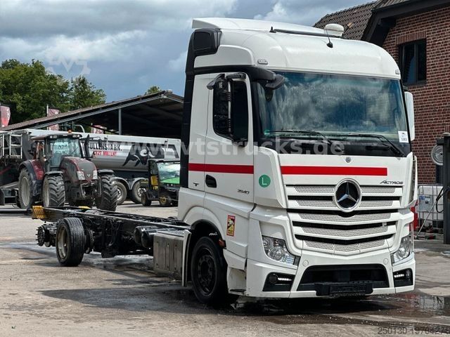 트럭 섀시 MERCEDES-BENZ Actros 2540 6x2 Fahrgestell