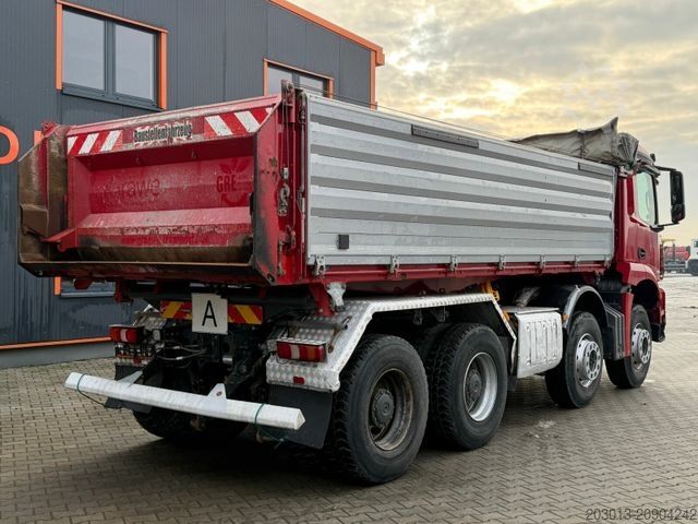 Pašizgāzējs kravas automašīna MERCEDES-BENZ Arocs 3243 8x4 Kipper Schwarzmuller Bordmatik