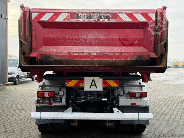 Pašizgāzējs kravas automašīna MERCEDES-BENZ Arocs 3243 8x4 Kipper Schwarzmuller Bordmatik