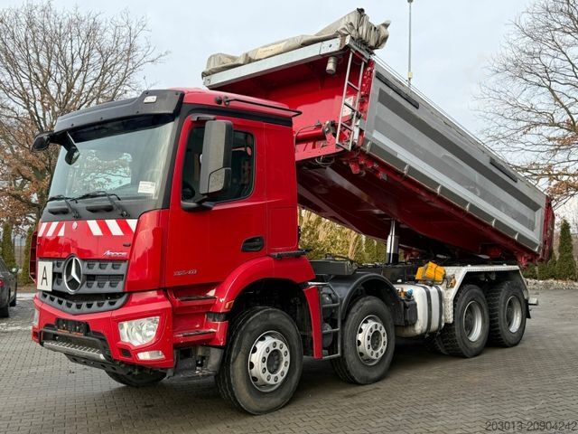 Pašizgāzējs kravas automašīna MERCEDES-BENZ Arocs 3243 8x4 Kipper Schwarzmuller Bordmatik