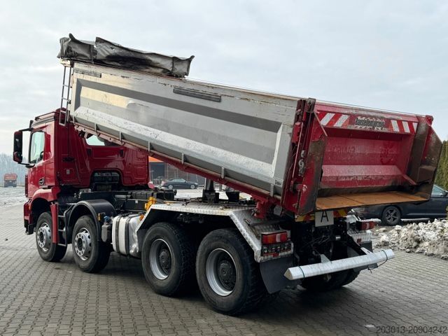 Pašizgāzējs kravas automašīna MERCEDES-BENZ Arocs 3243 8x4 Kipper Schwarzmuller Bordmatik