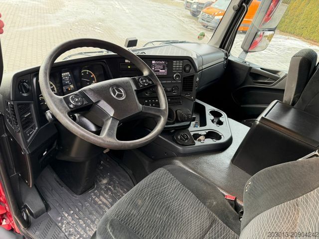 Pašizgāzējs kravas automašīna MERCEDES-BENZ Arocs 3243 8x4 Kipper Schwarzmuller Bordmatik