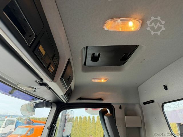 Pašizgāzējs kravas automašīna MERCEDES-BENZ Arocs 3243 8x4 Kipper Schwarzmuller Bordmatik
