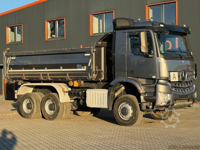 Pašizgāzējs kravas automašīna MERCEDES-BENZ AROCS 3345 6x6 Euro 6 Kipper mit Bordmatik